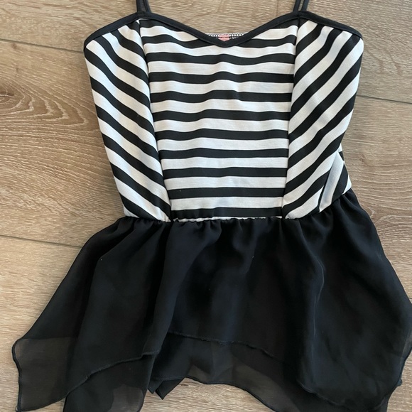 NWOT Striped Crop top with Chiffon detail - Picture 3 of 4